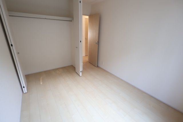 《仲介手数料無料》岩槻区大字平林寺589新築一戸建てリーブルガーデンの洋室