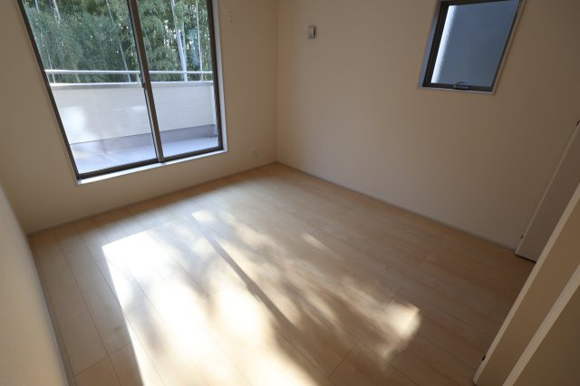 《仲介手数料無料》岩槻区大字平林寺589新築一戸建てリーブルガーデンの洋室