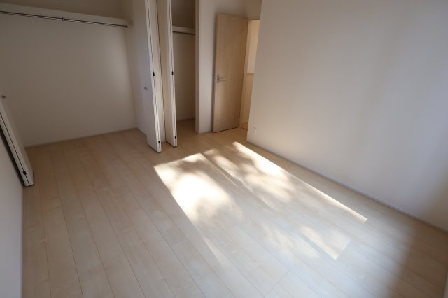 《仲介手数料無料》岩槻区大字平林寺589新築一戸建てリーブルガーデンの洋室