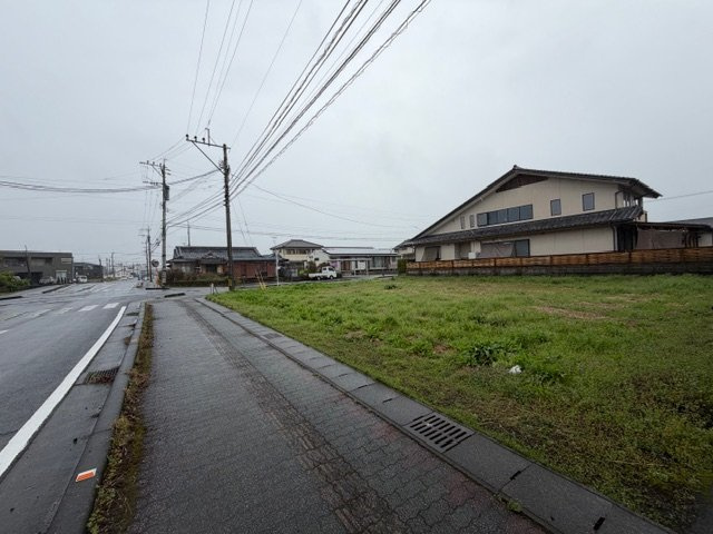 北諸県郡三股町大字樺山の売地の前面道路含む現地写真