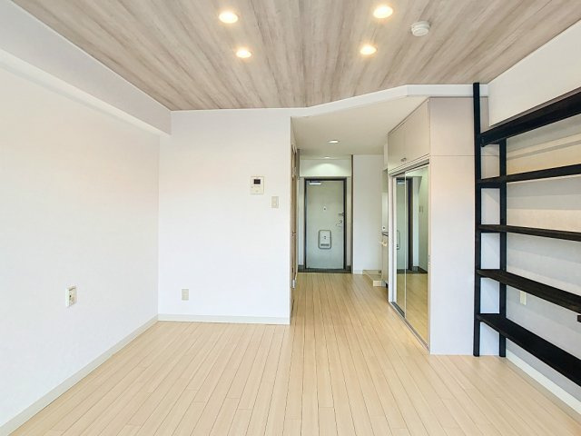 シェモア駅西の洋室