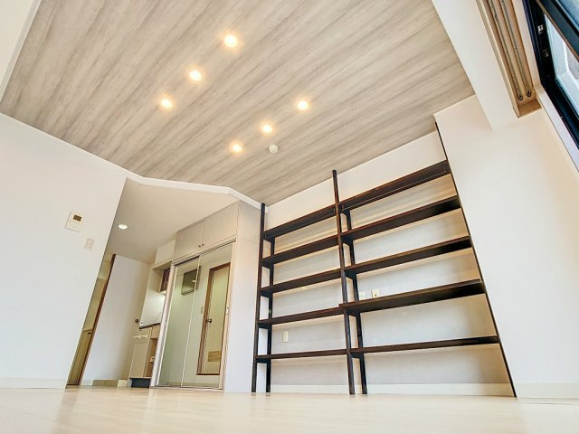 シェモア駅西の洋室