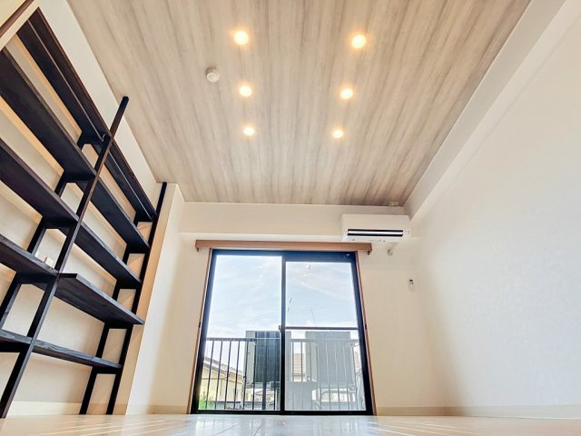 シェモア駅西の洋室