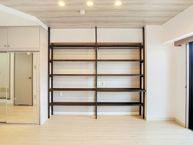 シェモア駅西の洋室