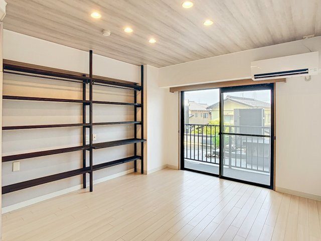 シェモア駅西の洋室