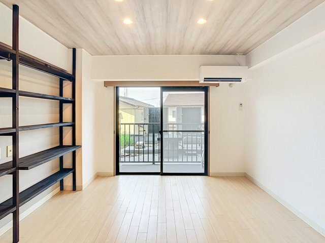 シェモア駅西の洋室