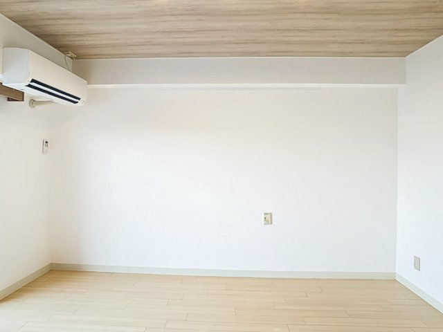 シェモア駅西の洋室