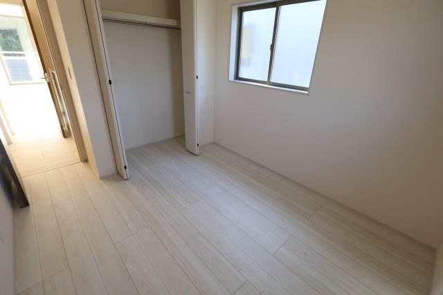 《仲介手数料無料》岩槻区大字平林寺589新築一戸建てリーブルガーデンの洋室