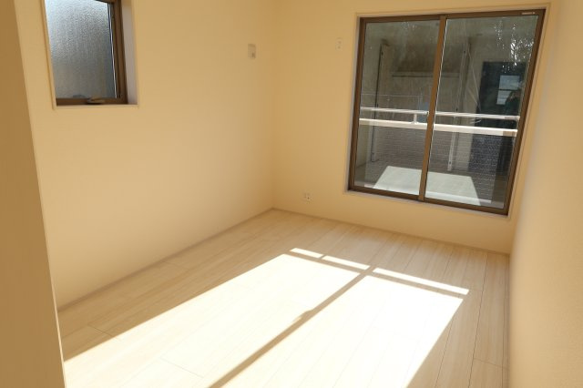 《仲介手数料無料》岩槻区大字平林寺589新築一戸建てリーブルガーデンの洋室