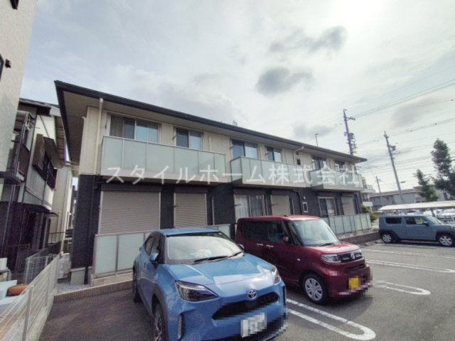 プレミアス向山の駐車場