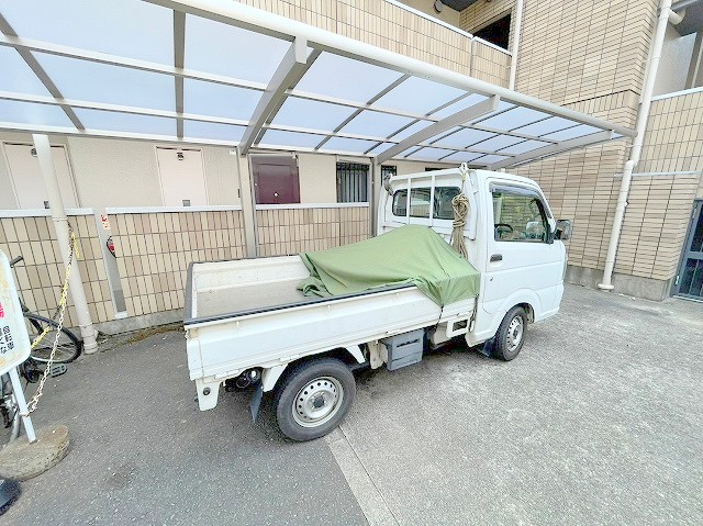 グレイス谷川の駐車場