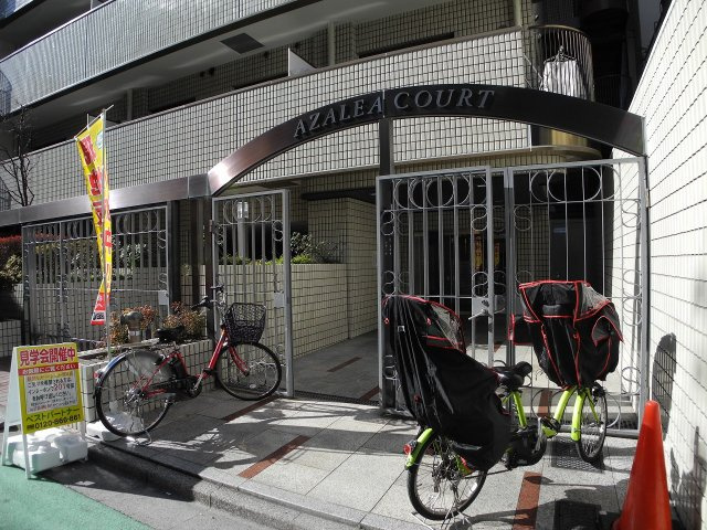 アゼリアコートのエントランス