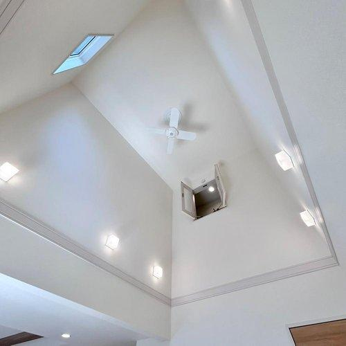 宇都宮市花房３丁目　1号棟の居間・リビング|リビングが吹き抜けになっておりますので、開放感があります♪