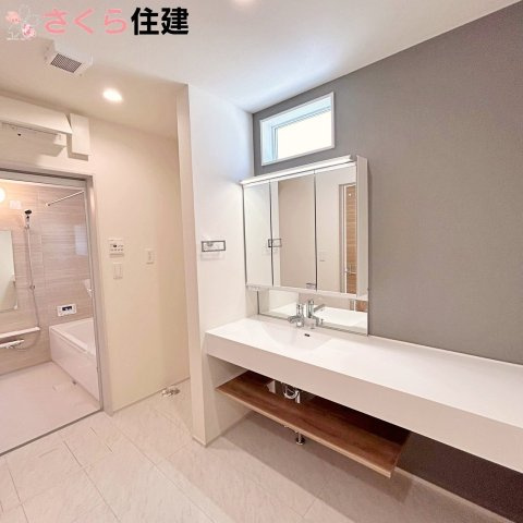 宇都宮市花房３丁目　1号棟の洗面所|ゆったりとスペースのある洗面所