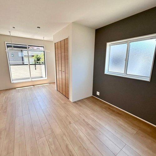 宇都宮市花房３丁目　1号棟の内装|2Fには将来的に区切ることも出来るお部屋があります♪