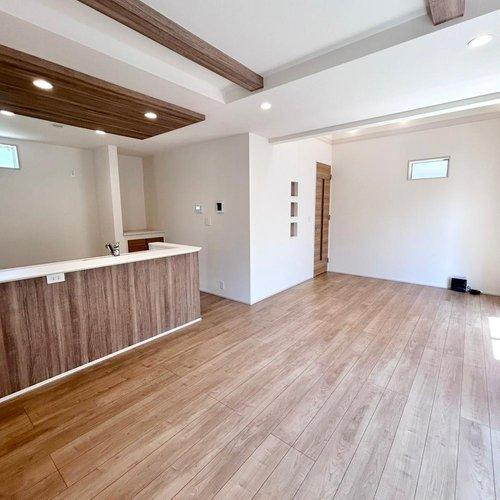 宇都宮市花房３丁目　1号棟の居間・リビング|明るいリビングは、家族のくつろぎのスペースになりそうです♪