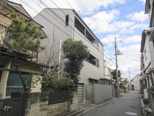 弦巻邸のエントランス
