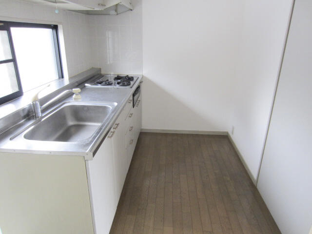 弦巻邸のキッチン