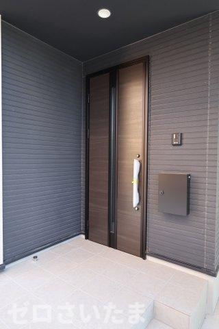 《仲介手数料無料》浦和区駒場１丁目26-12新築一戸建てケイアイスタイルの玄関|撮影日 2025年9月26日 13:30 晴れ