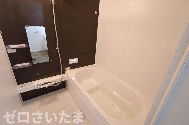 《仲介手数料無料》浦和区駒場１丁目26-12新築一戸建てケイアイスタイルの浴室|撮影日 2025年9月26日 13:30 晴れ