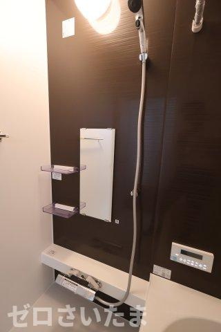 《仲介手数料無料》浦和区駒場１丁目26-12新築一戸建てケイアイスタイルの浴室|撮影日 2025年9月26日 13:30 晴れ