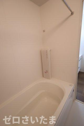 《仲介手数料無料》浦和区駒場１丁目26-12新築一戸建てケイアイスタイルの浴室|撮影日 2025年9月26日 13:30 晴れ