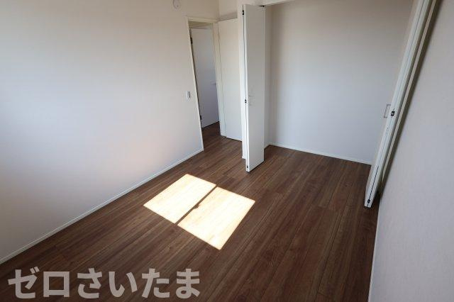 《仲介手数料無料》浦和区駒場１丁目26-12新築一戸建てケイアイスタイルの洋室|撮影日 2025年9月26日 13:30 晴れ