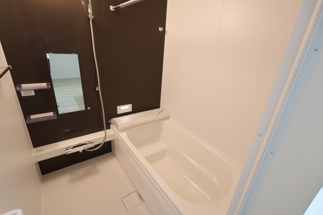 《仲介手数料無料》浦和区駒場１丁目26-12新築一戸建てケイアイスタイルの浴室|撮影日 2025年9月26日 13:30 晴れ