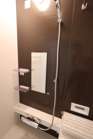 《仲介手数料無料》浦和区駒場１丁目26-12新築一戸建てケイアイスタイルの浴室|撮影日 2025年9月26日 13:30 晴れ