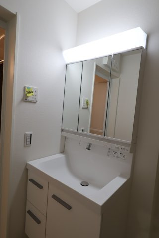 《仲介手数料無料》浦和区駒場１丁目26-12新築一戸建てケイアイスタイルの独立洗面台|撮影日 2025年9月26日 13:30 晴れ