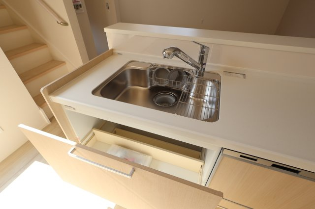 《仲介手数料無料》浦和区駒場１丁目26-12新築一戸建てケイアイスタイルのキッチン|撮影日 2025年9月26日 13:30 晴れ