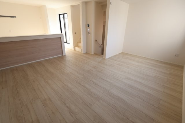 《仲介手数料無料》浦和区駒場１丁目26-12新築一戸建てケイアイスタイルの居間・リビング|撮影日 2025年9月26日 13:30 晴れ