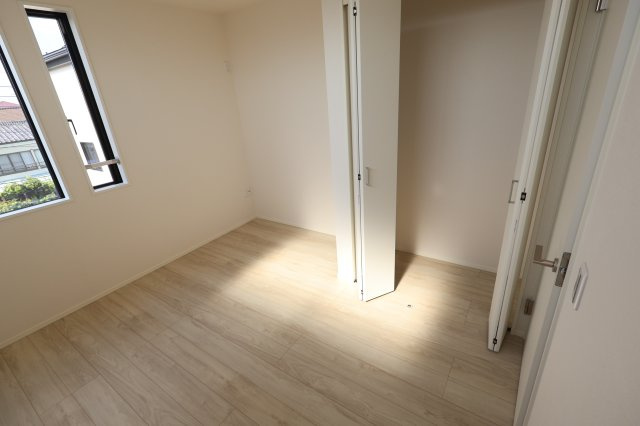 《仲介手数料無料》浦和区駒場１丁目26-12新築一戸建てケイアイスタイルの洋室|撮影日 2025年9月26日 13:30 晴れ