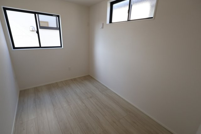 《仲介手数料無料》浦和区駒場１丁目26-12新築一戸建てケイアイスタイルの洋室|撮影日 2025年9月26日 13:30 晴れ