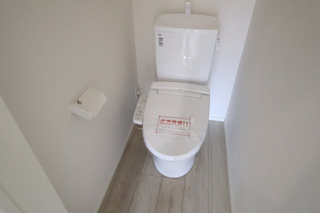 《仲介手数料無料》浦和区駒場１丁目26-12新築一戸建てケイアイスタイルのトイレ|撮影日 2025年9月26日 13:30 晴れ