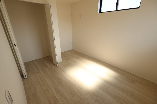 《仲介手数料無料》浦和区駒場１丁目26-12新築一戸建てケイアイスタイルの洋室|撮影日 2025年9月26日 13:30 晴れ