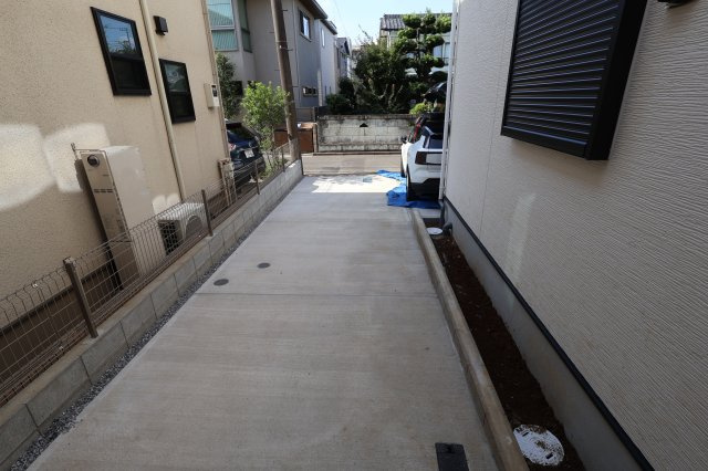 《仲介手数料無料》浦和区駒場１丁目26-12新築一戸建てケイアイスタイルの駐車場|撮影日 2025年9月26日 13:30 晴れ