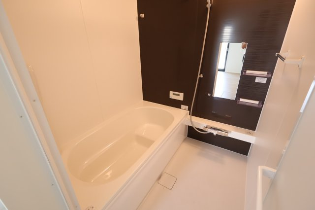 《仲介手数料無料》浦和区駒場１丁目26-12(3号棟)新築一戸建てケイアイスタイルの浴室|撮影日 2025年9月26日 13:30 晴れ