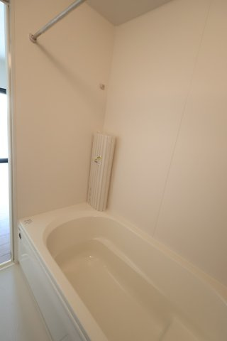 《仲介手数料無料》浦和区駒場１丁目26-12(3号棟)新築一戸建てケイアイスタイルの浴室|撮影日 2025年9月26日 13:30 晴れ