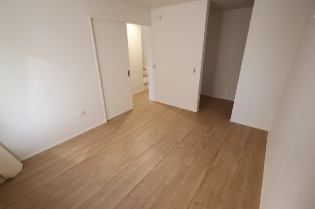 《仲介手数料無料》浦和区駒場１丁目26-12(3号棟)新築一戸建てケイアイスタイルの洋室|撮影日 2025年9月26日 13:30 晴れ