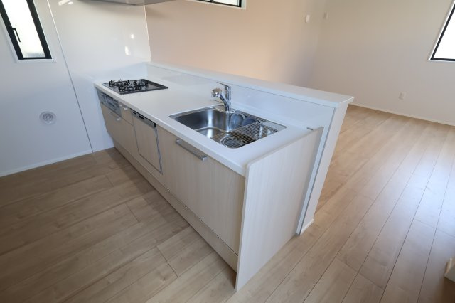 《仲介手数料無料》浦和区駒場１丁目26-12(3号棟)新築一戸建てケイアイスタイルのキッチン|撮影日 2025年9月26日 13:30 晴れ