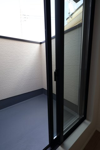 《仲介手数料無料》浦和区駒場１丁目26-12(3号棟)新築一戸建てケイアイスタイルのバルコニー|撮影日 2025年9月26日 13:30 晴れ