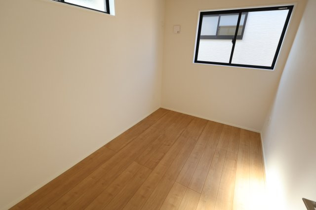 《仲介手数料無料》浦和区駒場１丁目26-12(3号棟)新築一戸建てケイアイスタイルの洋室|撮影日 2025年9月26日 13:30 晴れ