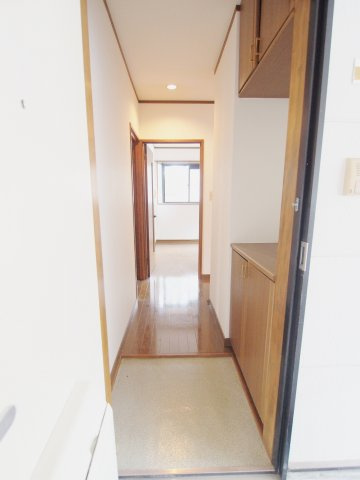 ヴィラージュ西本の玄関