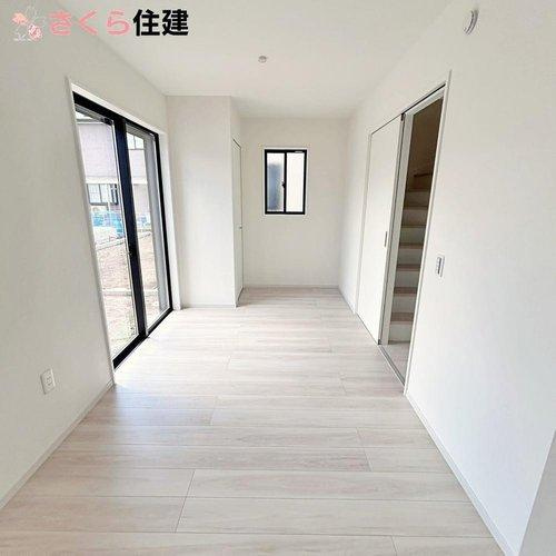 宇都宮市西原町2期　2号棟の居間・リビング|将来的に区切ることも可能なリビング4.6帖