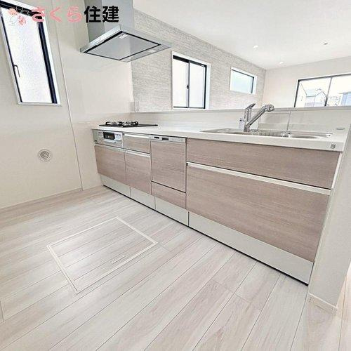 宇都宮市西原町2期　2号棟のキッチン|木目調の素敵なシステムキッチン・食洗器付きで家事が楽々♪