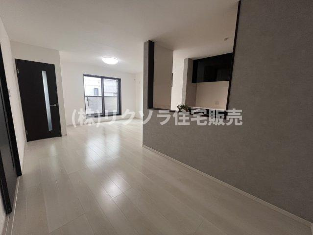 境橋町　中古一戸建ての居間・リビング|LDK16.75帖
■物件内覧・資金計画相談・住宅ローン相談、リフォーム相談、お問合せ受付中■
※当日・翌日のご内覧、ご相談はお電話でのお問合せがスムーズです！