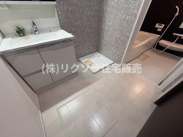 境橋町　中古一戸建ての脱衣所|床下収納付き
■物件内覧・資金計画相談・住宅ローン相談、リフォーム相談、お問合せ受付中■
※当日・翌日のご内覧、ご相談はお電話でのお問合せがスムーズです！