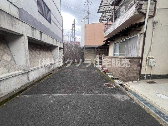 境橋町　中古一戸建ての前面道路含む現地写真|■物件内覧・資金計画相談・住宅ローン相談、リフォーム相談、お問合せ受付中■
※当日・翌日のご内覧、ご相談はお電話でのお問合せがスムーズです！