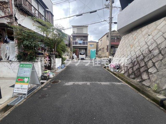 境橋町　中古一戸建ての前面道路含む現地写真|■物件内覧・資金計画相談・住宅ローン相談、リフォーム相談、お問合せ受付中■
※当日・翌日のご内覧、ご相談はお電話でのお問合せがスムーズです！